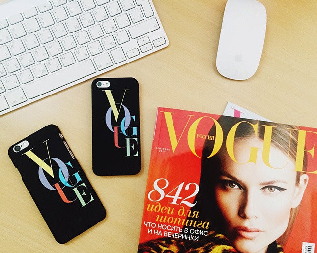 Чехол для iPhone Vogue в Podium Concept Store и «Цветном» в Москве и в ДЛТ в СанктПетербурге | Vogue