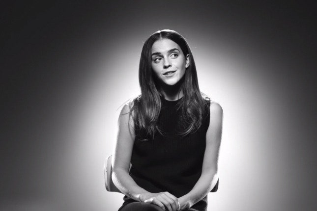 Эмма Уотсон видео с интервью у Стеллы Маккартни Беллы Фрейд о моде и равноправии полов | Vogue
