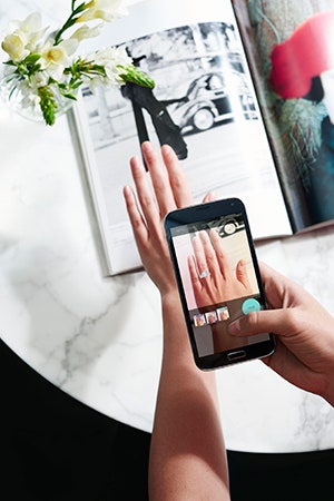 Engagement Ring Finder  приложение с которым можно примерить свадебные кольца Tiffany | Vogue