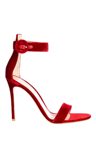 Gianvito Rossi 35440 рублей на matchesfashion.com.