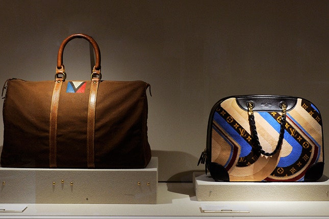 Музей Louis Vuitton с выставкойретроспективой открылся вблизи Парижа в АньерсюрСен | Vogue