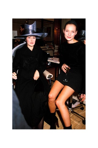 Кейт Мосс и Люси Ферри на Неделе моды в Лондоне 1991.