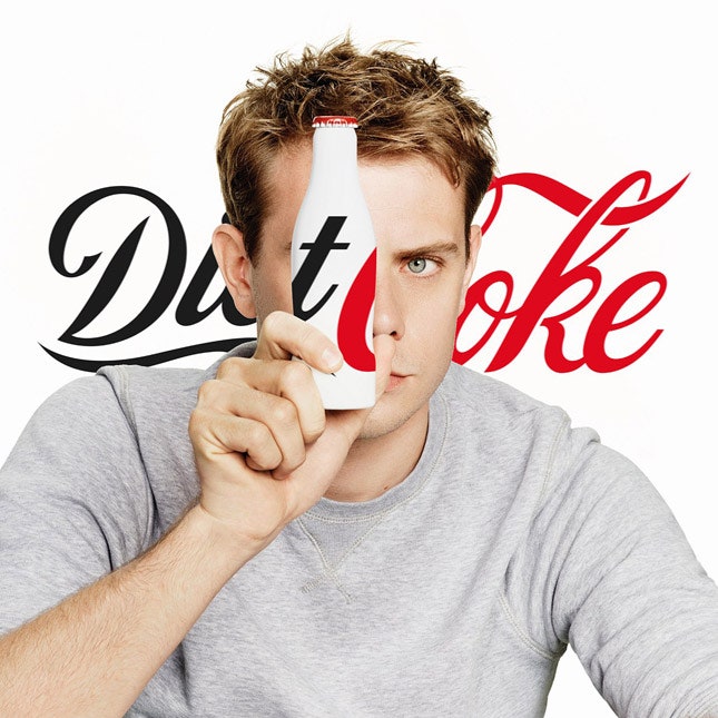 Джонатан Андерсон представил миру свою бутылочку Coca-Cola