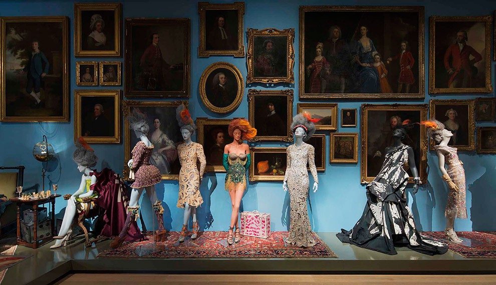 Vivienne Westwood  ретроспективная выставка Dress Up Story в США к 25летию бренда | Vogue