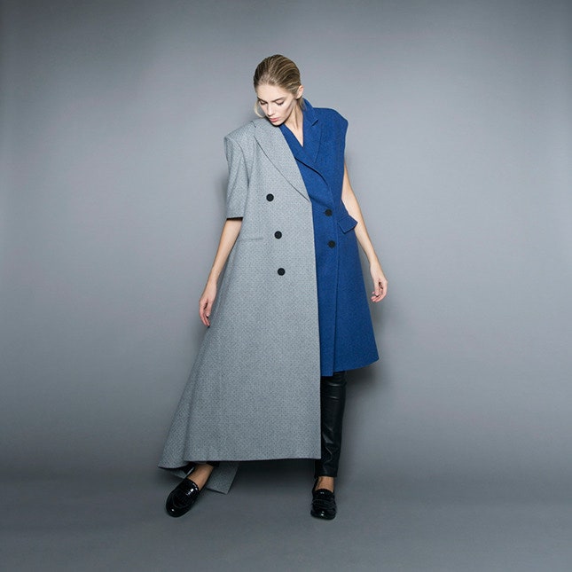 Пальто MOS от российской марки основанной Алиной Вороновой | Vogue