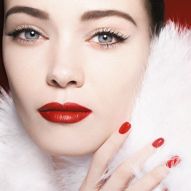Giorgio Armani рождественская коллекция макияжа вдохновленная образом Анны Карениной | Vogue