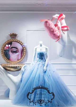 Дизайн платья — Александр Терехов.