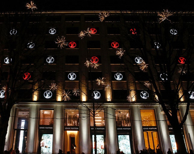 Louis Vuitton в Париже обновленный бутик на авеню Монтень | Vogue