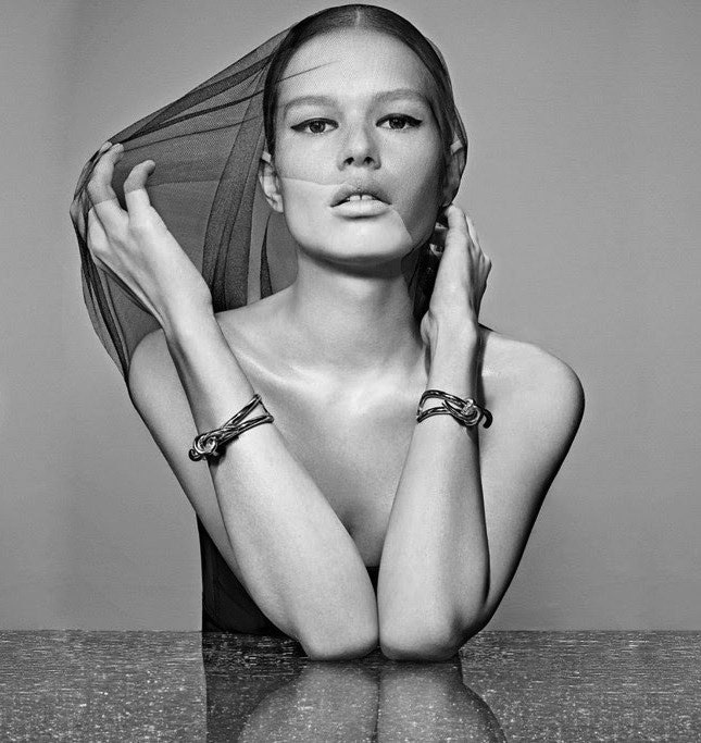 Аромат Balenciaga B. созданный с участием Александра Вэнга | Vogue