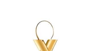 Single earring крупные серьги носят по одной в паре с аккуратным «гвоздиком» | Vogue