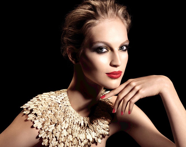 Chanel Plumes Prcieuses рождественская коллекция косметики | Vogue