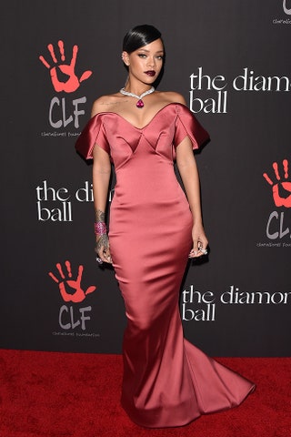 Рианна в платье Zac Posen и украшениях Chopard на первом ежегодном Diamond Ball.