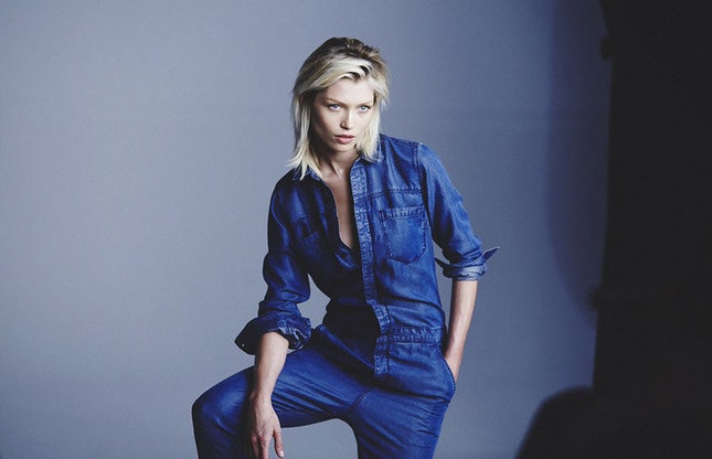 HM Conscious Denim коллекция синей джинсовой одежды из экологичной линии бренда | Vogue