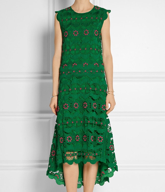 Платье Chlo из гипюрового кружева изумрудного цвета с заниженной линией талии | Vogue