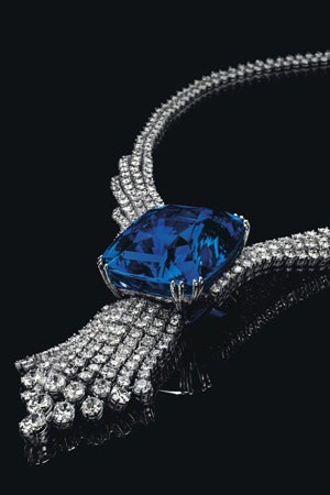 Самый большой сапфир The Blue Belle of Asia продан на торгах Christie's Magnificent Jewels | Vogue