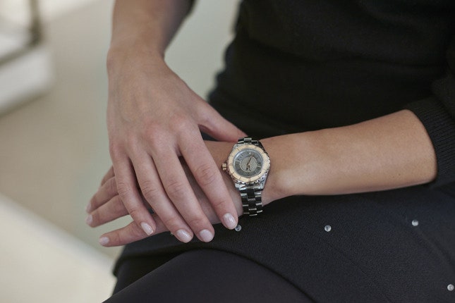 Часовой корнер Chanel в ювелирном отделе универмага «Весна» фото лучших моделей часов | Vogue