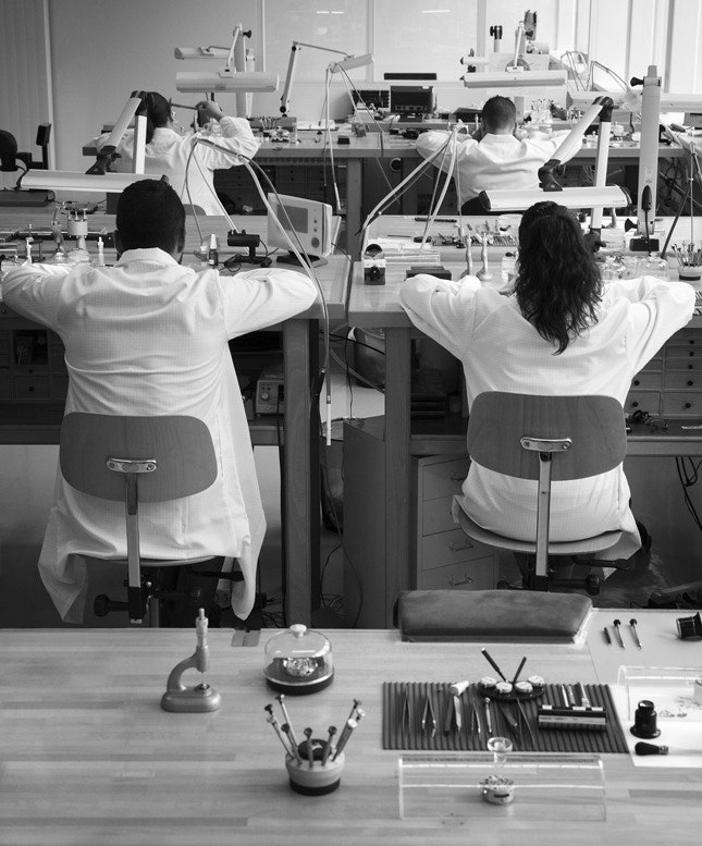 Часы Louis Vuitton Emprise в стальном корпусе и открытие La Fabrique du Temps в Женеве | Vogue