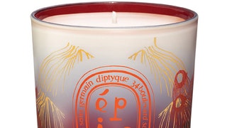 Diptyque рождественская коллекция парфюмированных свечей | Vogue
