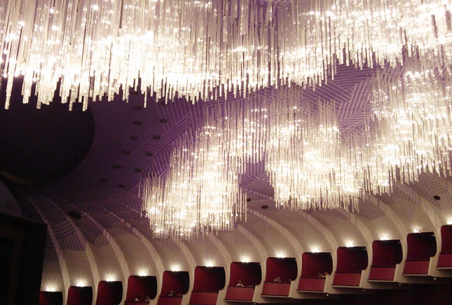 Prada подарит городскому Королевскому театру в Турине новый занавес | Vogue