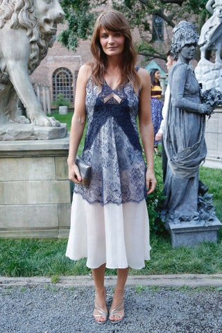 Хелена Кристенсен в Stella McCartney на презентации круизной коллекции Stella McCartney в НьюЙорке.