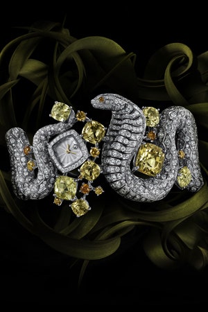 Часы Cartier в виде извивающейся кобры из белого золота платины и бриллиантов | Vogue