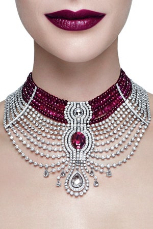 Колье Cartier Royal Pearl и другие украшения из коллекции представленной на Биеннале антикваров