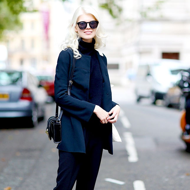 Неделя моды в Лондоне стритстайлфото гостей показа одетых в стиле smart casual | Vogue