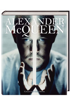 Творчество Александра Маккуина в альбоме Alexander McQueen Fashion Visionary | Vogue