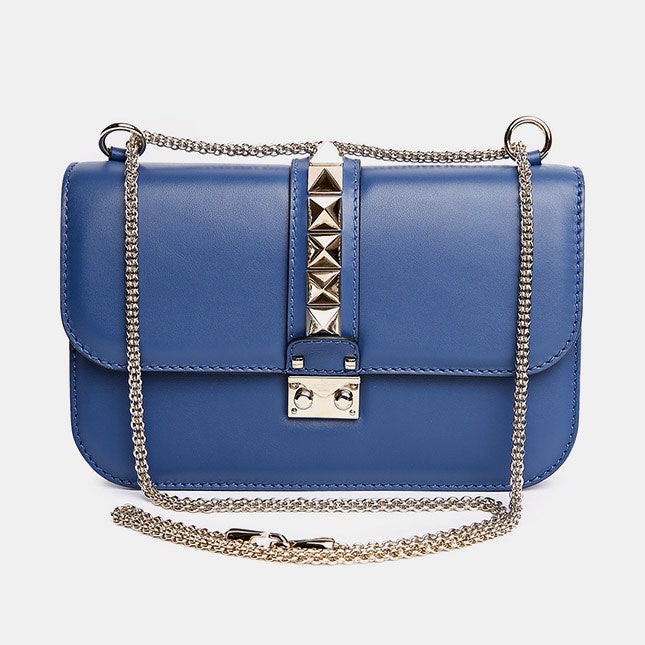 Модные дизайнерские сумки в синефиолетовой гамме в ЦУМе | Vogue