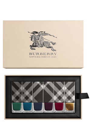 Burberry Bloomsbury Girls осенняя коллекция макияжа | Vogue