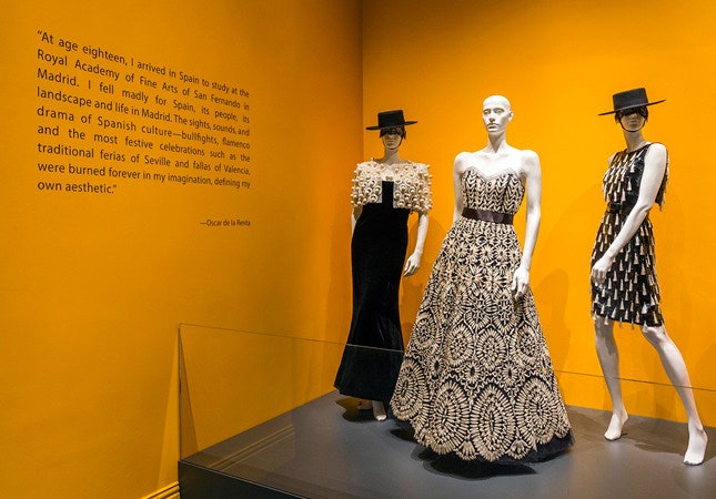 Ретроспектива американского дизайнера Oscar de la Renta Five Decades of Style в Далласе | Vogue