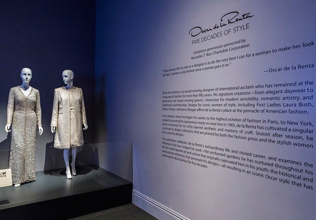 Ретроспектива американского дизайнера Oscar de la Renta Five Decades of Style в Далласе | Vogue