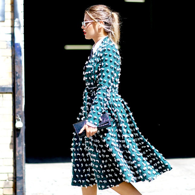 Неделя моды в НьюЙорке стритстайлфото гостей показов | Vogue