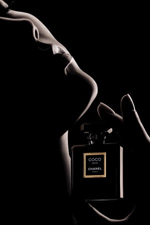 Coco Noir Parfum от Chanel новая версия аромата в черном флаконе | Vogue