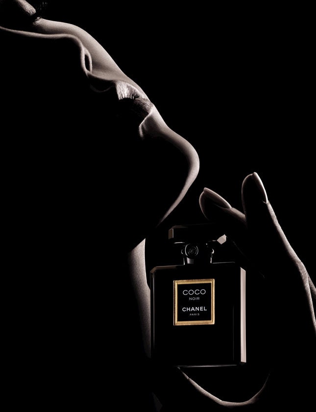 Coco Noir Parfum от Chanel новая версия аромата в черном флаконе | Vogue