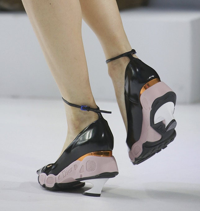 Самая странная обувь из коллекций осеньзима 2015 от Christian Dior Nicholas Kirkwood | Vogue