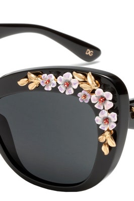 Almond Flowers от Dolce  Gabbana лимитированная коллекция очков с цветочным принтом | Vogue