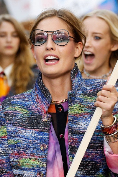 Радужный макияж с показа Chanel весналето 2015 мастеркласс визажиста | Vogue