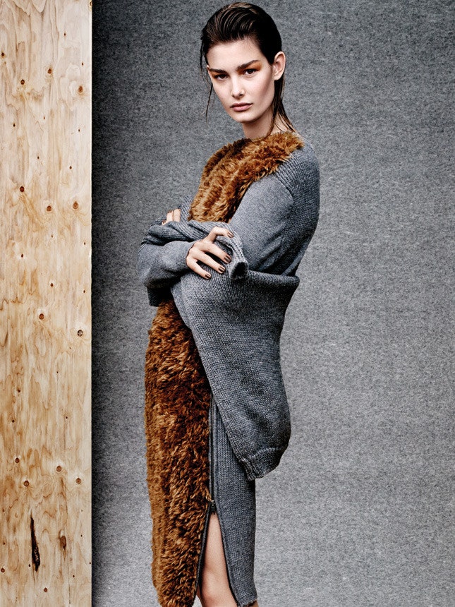 Модные трикотажные вещи для осеннего гардероба пуловеры свитеры кардиганы юбки брюки | Vogue