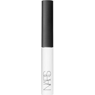 База под макияж глаз Smudge Proof 1 390 руб. Nars не дает теням скатываться.