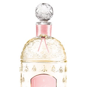 Guerlain Eau de Cashmere: духи для одежды с запахом пудры и кашемира ...