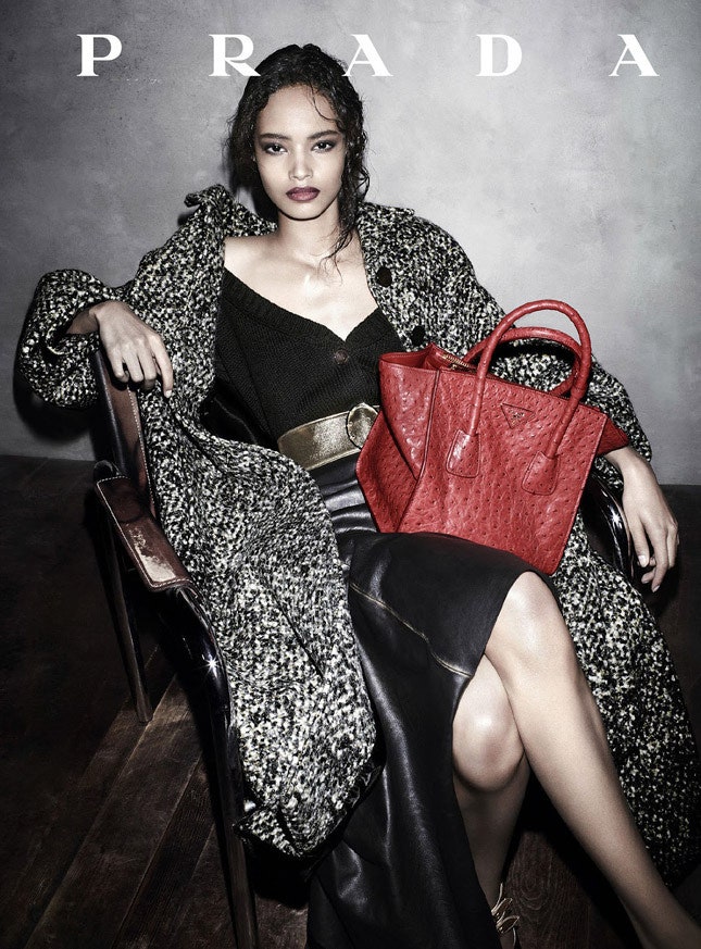 Малаика Ферт в рекламе новой коллекции Prada фото и интервью | VOGUE