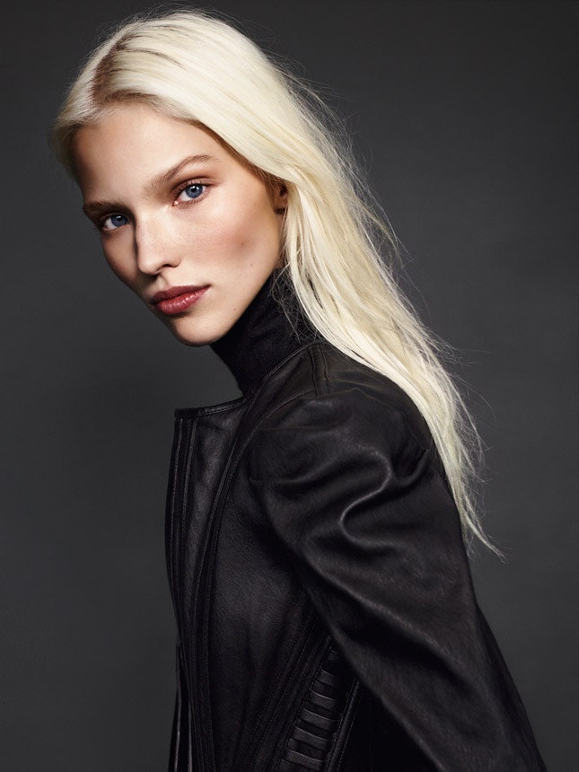 Платиновый блонд  модный оттенок который требует особого ухода за волосами | VOGUE
