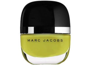 Marc Jacobs лак для ногтей Enamored оттенка Lux Yellow.