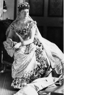 Принцесса Беатриса в свадебном наряде матери ndash королевы Виктории 1885.