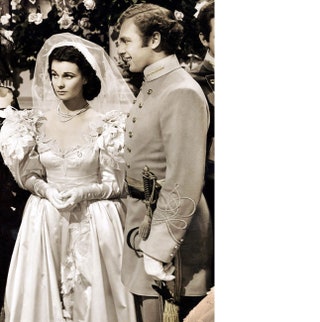 Скарлетт ОrsquoХара выходит замуж в мамином платье laquoУнесенные ветромraquo 1939.