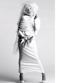 Леди Гага в свадебном платье матери You and I 2011.