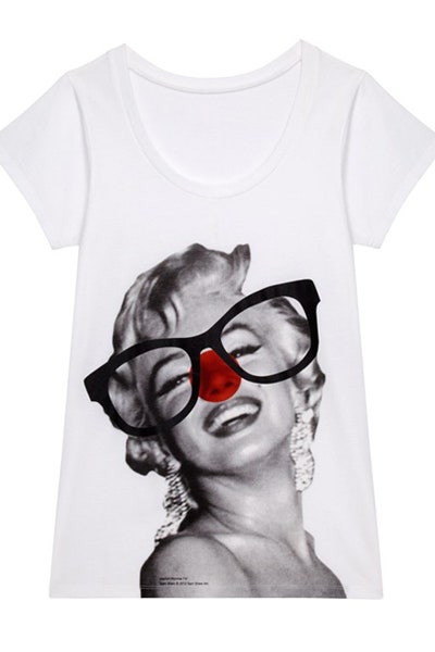 Стелла Маккартни создала футболки для «Разрядки смехом»