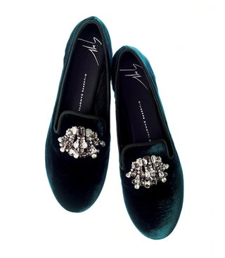 Бархатные туфли с кристаллами Swarovski 35 590 руб. Giuseppe Zanotti Design. Нарядные laquoтапочкиraquo для after party...