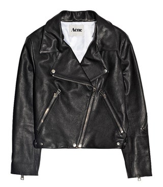 Кожаная куртка 54 650 руб. Acne. Брутальная кожа приглушит металлический блеск наряда.